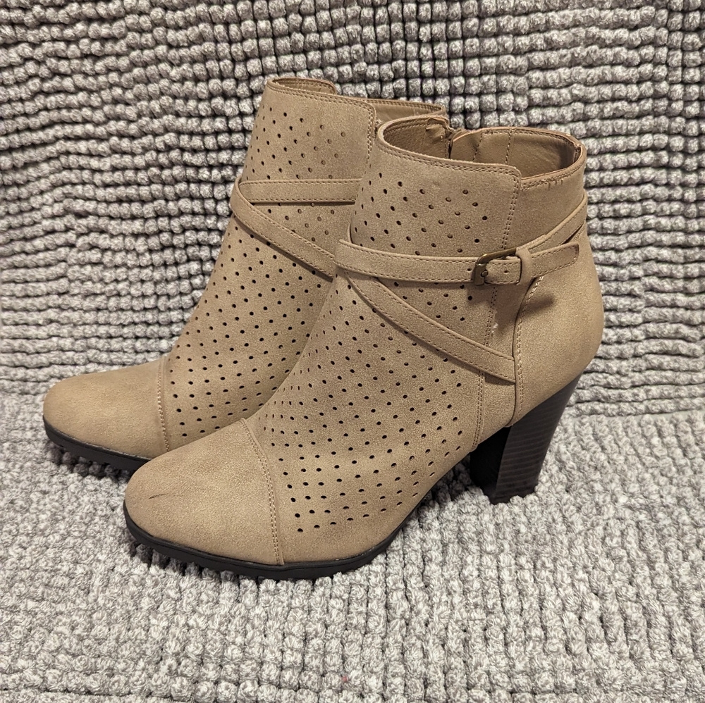 White Mountain Somers Chunky Heel Ankle Boots Size 8.5 - Picture 3 of 5